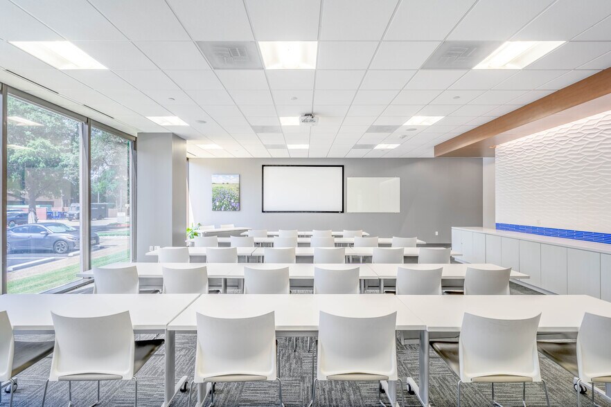 More Photos Of 4835 Lyndon B Johnson Fwy, Dallas Office For Lease
