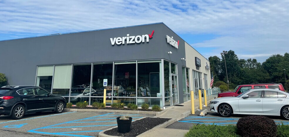 More Photos Of 565-605 Portion Rd, Ronkonkoma Storefront For Lease