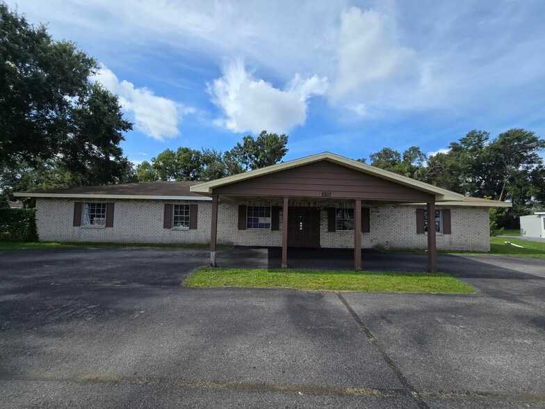 Primary Photo Of 8810 W Norfolk St, Tampa Schools For Sale