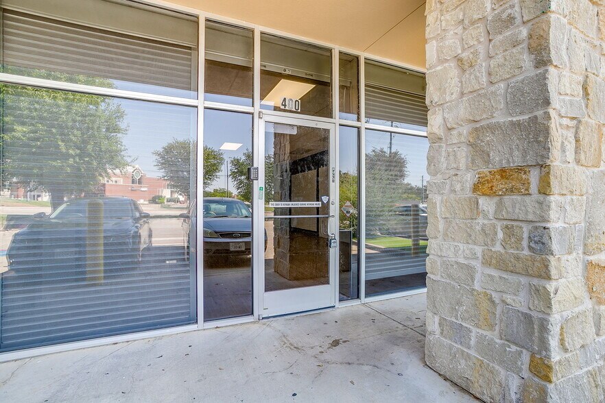 More Photos Of 1714 Precinct Line Rd, Hurst Unknown For Lease