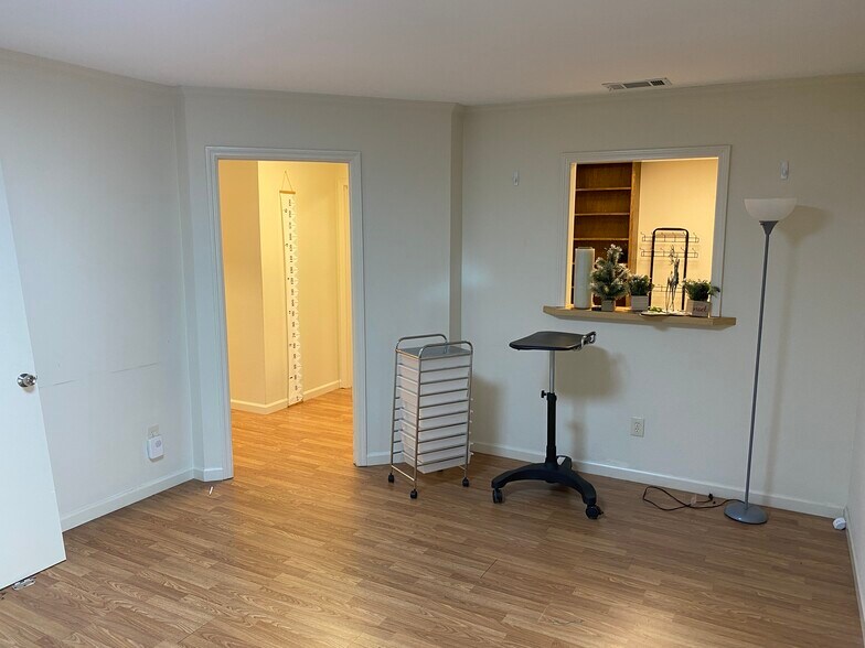 More Photos Of 3910-3914 Rosemont Dr, Columbus Medical For Lease