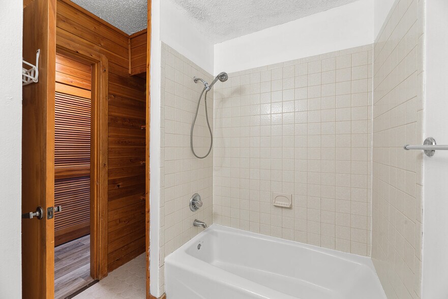 More Photos Of 1711 Bobby Lee Trl, Kill Devil Hills Apartments For Sale