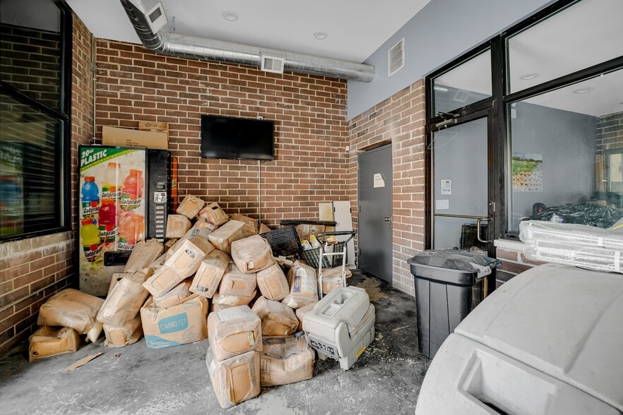 More Photos Of 3233-3241 W Cermak Rd, Chicago Auto Repair For Sale