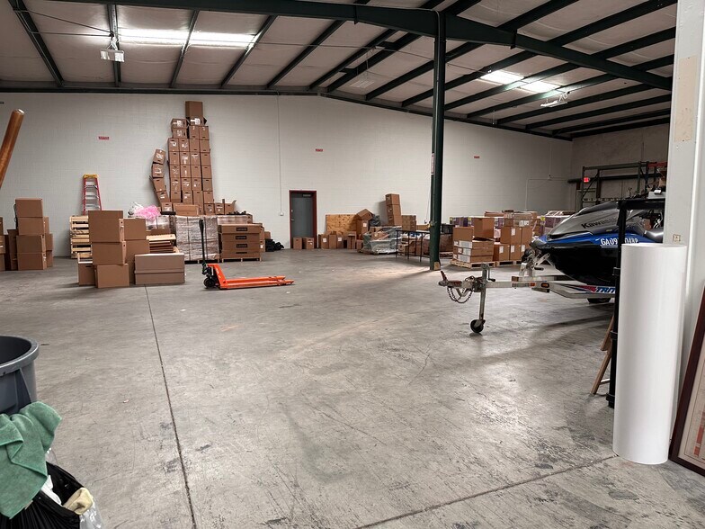 More Photos Of 297 Industrial Park Dr, Lawrenceville Warehouse For Lease
