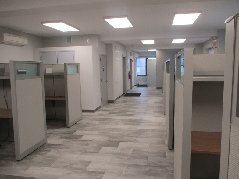 More Photos Of 90-34 161st St, Jamaica Office For Lease