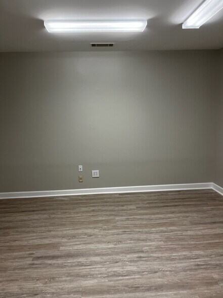 More Photos Of 106 Colony Park Dr, Cumming Office Residential For Lease