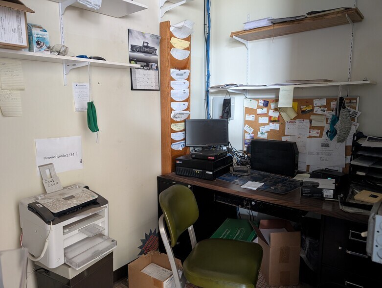 More Photos Of 400 Blackburn St, Ripon Specialty For Sale