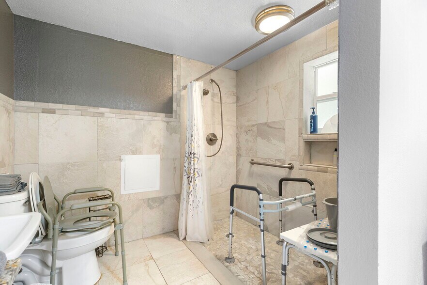 More Photos Of 579 Johnson Lake Rd, De Leon Springs Assisted Living For Sale