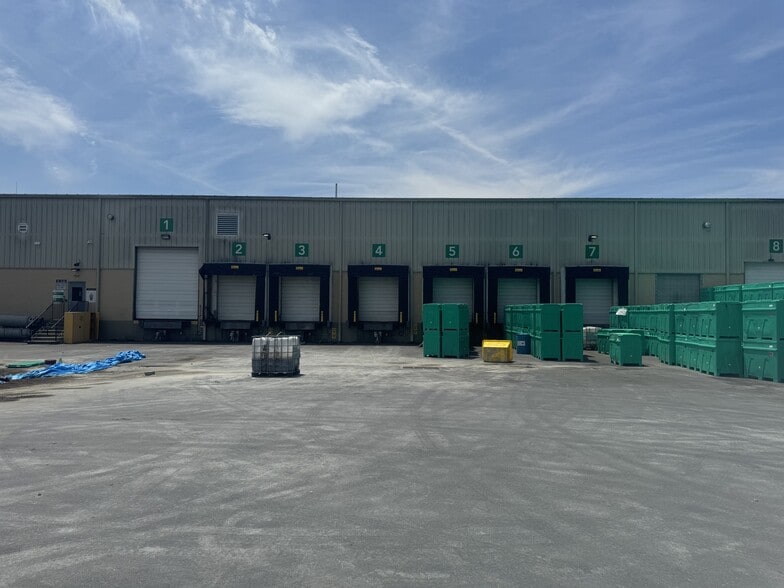 More Photos Of 250 Canal Rd, Fairless Hills Warehouse For Lease