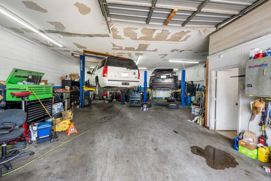 More Photos Of 921 Midway Ave, Durham Auto Repair For Lease