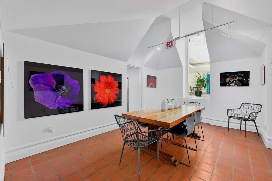 More Photos Of 410 E 6th St, Austin Storefront Retail Residential For Lease