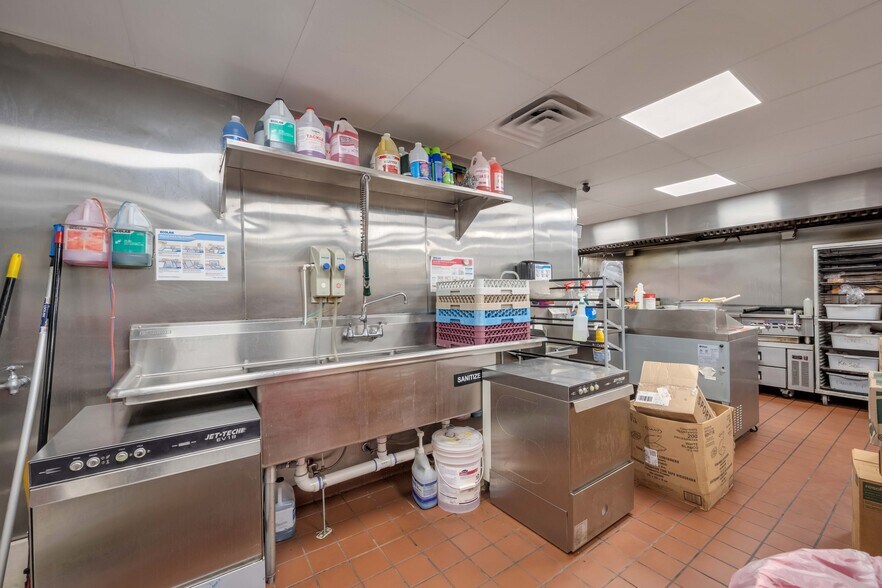 More Photos Of 5684 Sullivan Trl, Nazareth Restaurant For Sale