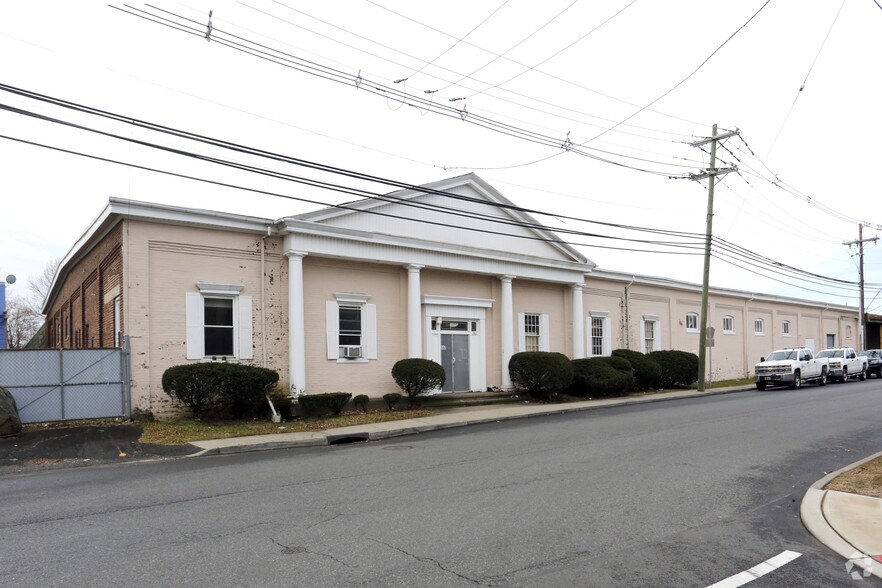 Primary Photo Of 167 Clifton Blvd, Clifton Warehouse For Lease