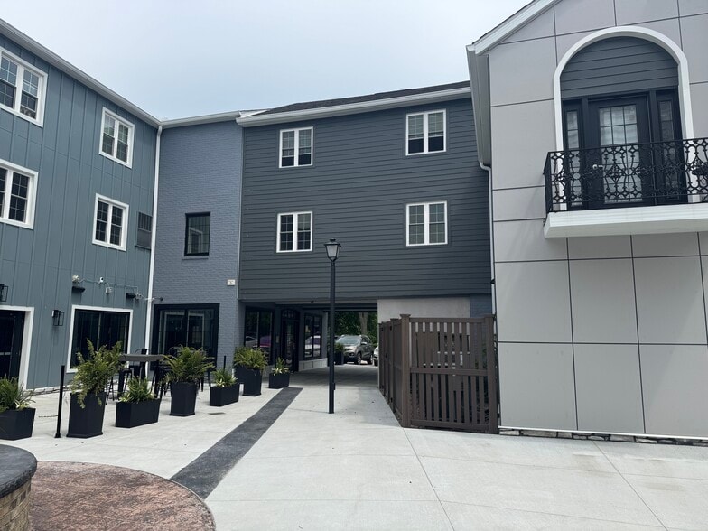 More Photos Of 1232-1300 Weathervane Ln, Akron Office For Lease