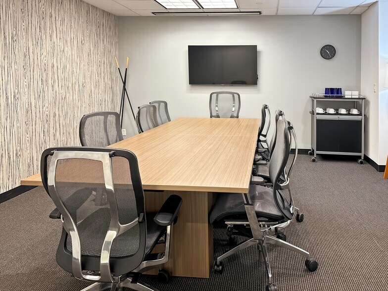 More Photos Of 2875 NE 191st St, Aventura Coworking Space