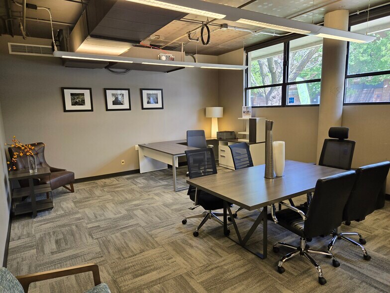 More Photos Of 3122 Gillham Plz, Kansas City Warehouse For Lease