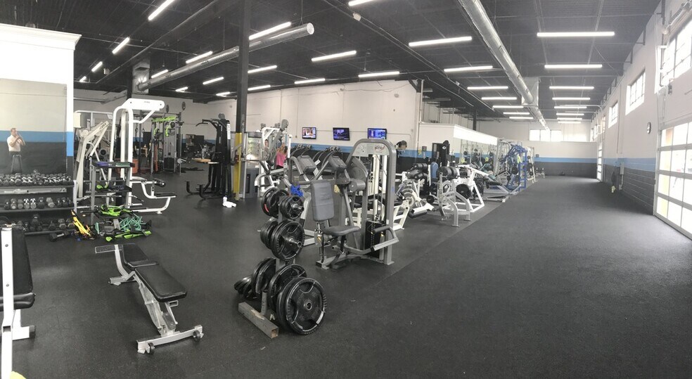 More Photos Of 193 Northfield Rd, Northfield Health Club For Lease