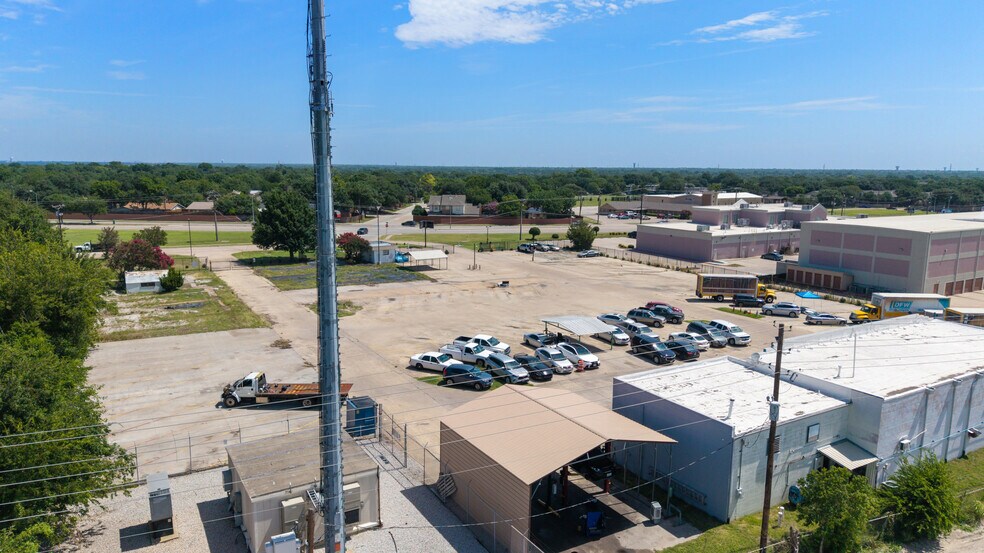 More Photos Of 3104 S Rigsbee Dr, Plano Industrial For Sale
