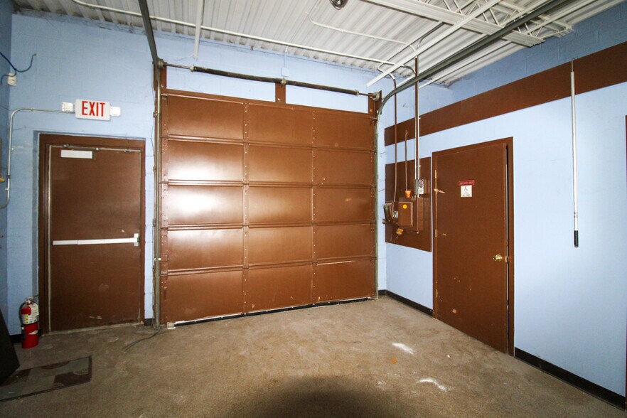 More Photos Of 24431-24435 W Warren St, Dearborn Heights Freestanding For Lease