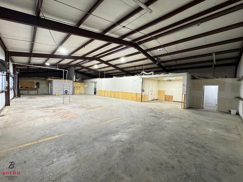More Photos Of 129 Industrial Dr, Boerne Warehouse For Lease
