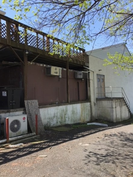 More Photos Of 313 Main St, Red Hill Restaurant For Lease