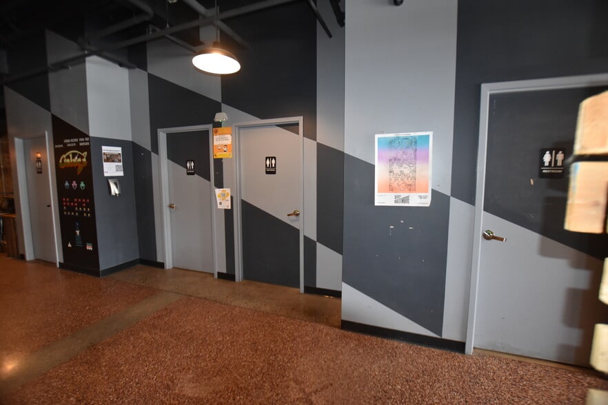 More Photos Of 5604 York Rd, Baltimore Storefront For Lease