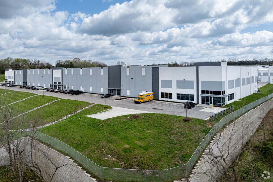 More Photos Of 25 Genesco Pky, Lebanon Distribution For Lease