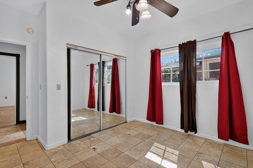 More Photos Of 400 N Hayes Ave, Oxnard Multifamily For Sale