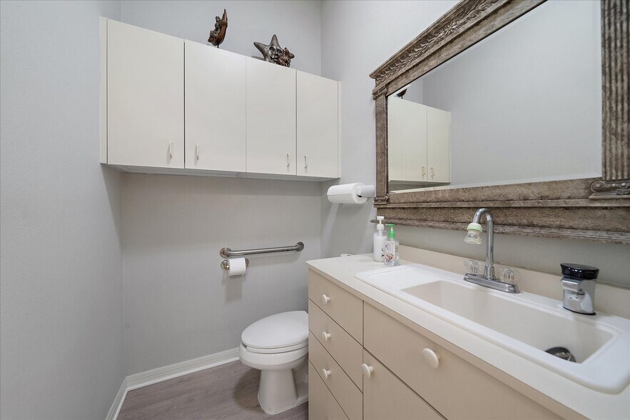 More Photos Of 3900 Clark Rd, Sarasota Medical For Sale