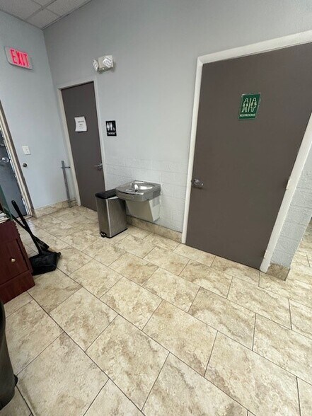 More Photos Of 140-246 Congress Ave, Boynton Beach Freestanding For Lease