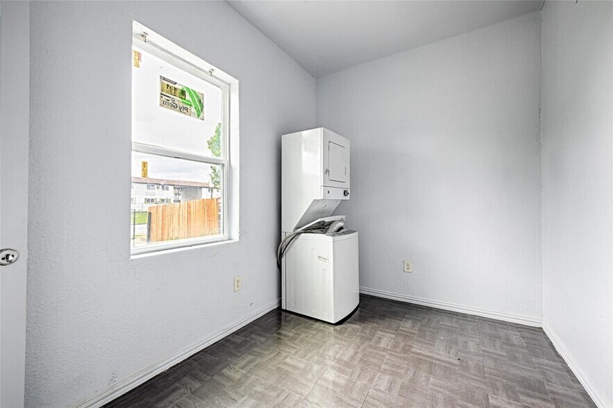 More Photos Of 3020 South Blvd, Dallas Apartments For Sale