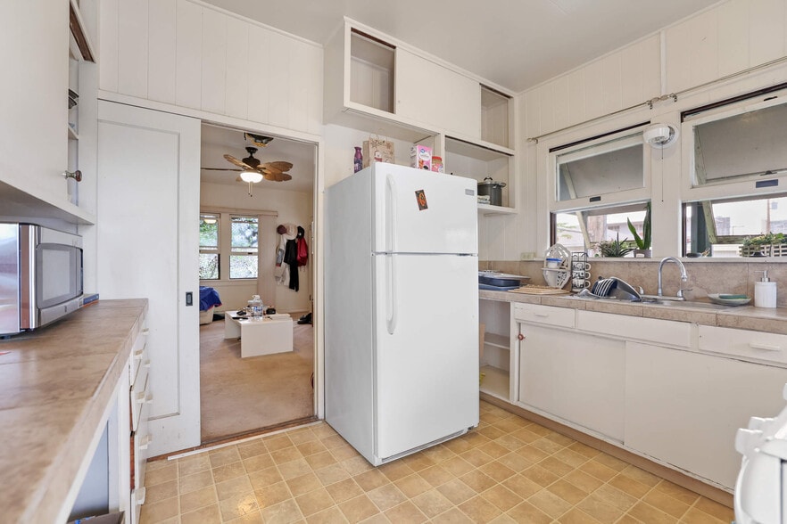 More Photos Of 2606 Nahaku Pl, Honolulu Multifamily For Sale