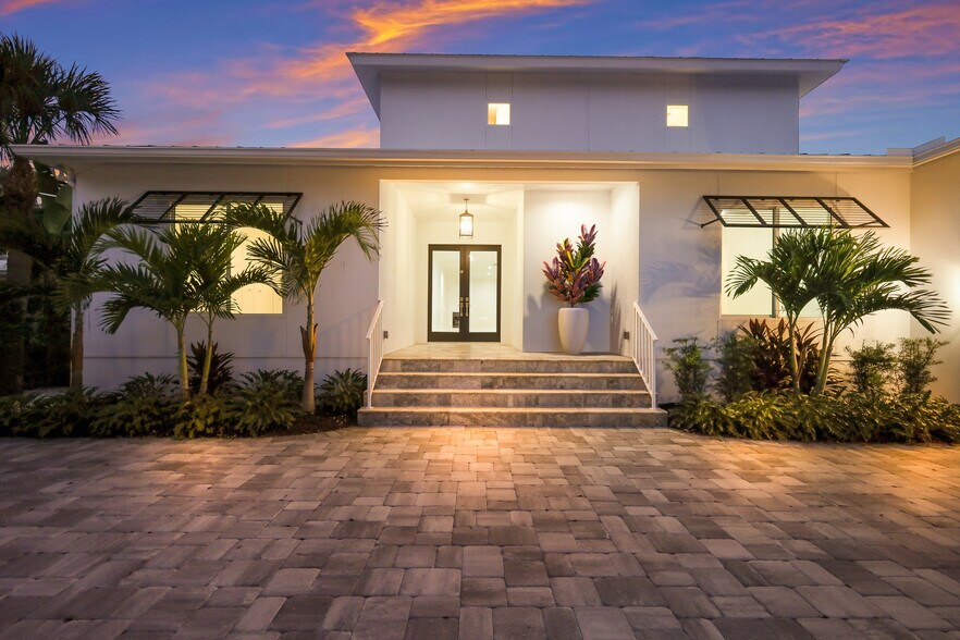 More Photos Of 1718 Bay St, Sarasota Specialty For Sale