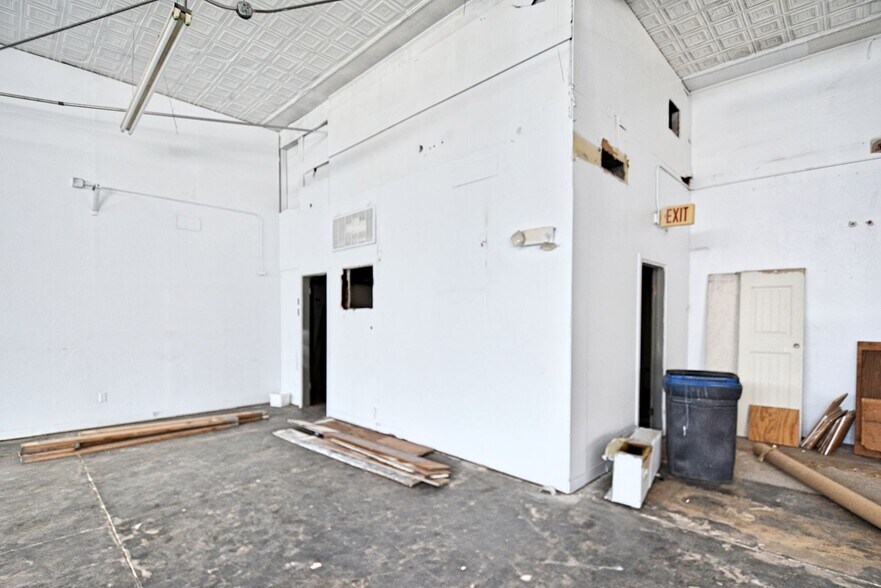 More Photos Of 200 E Court St, Seguin General Retail For Sale