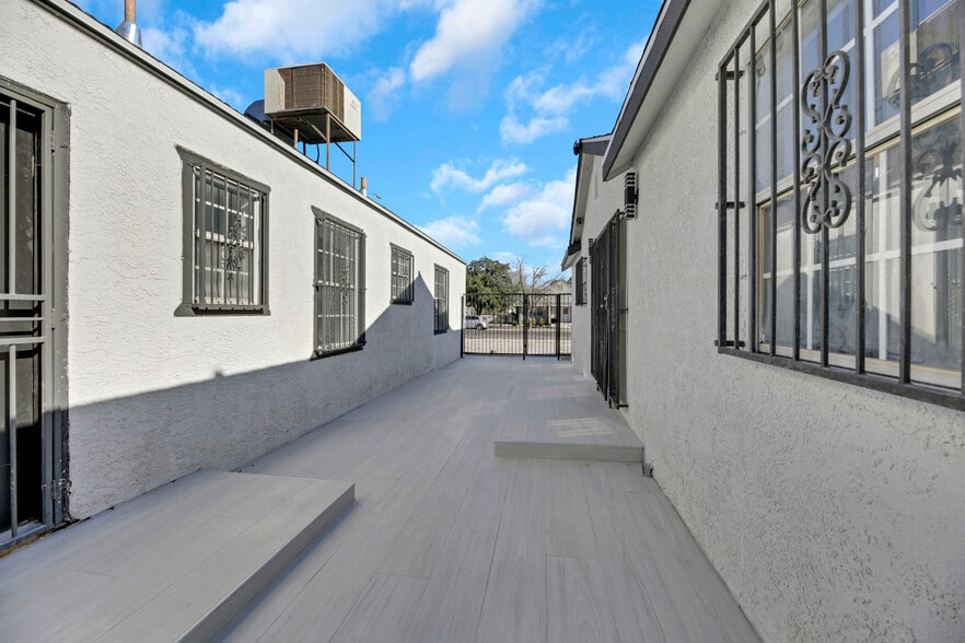 More Photos Of 530 S 7th St, Las Vegas Office Residential For Lease