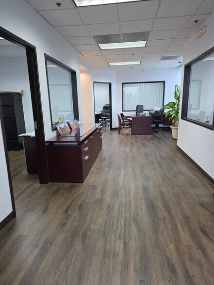 More Photos Of 301 Science Dr, Moorpark Medical For Lease