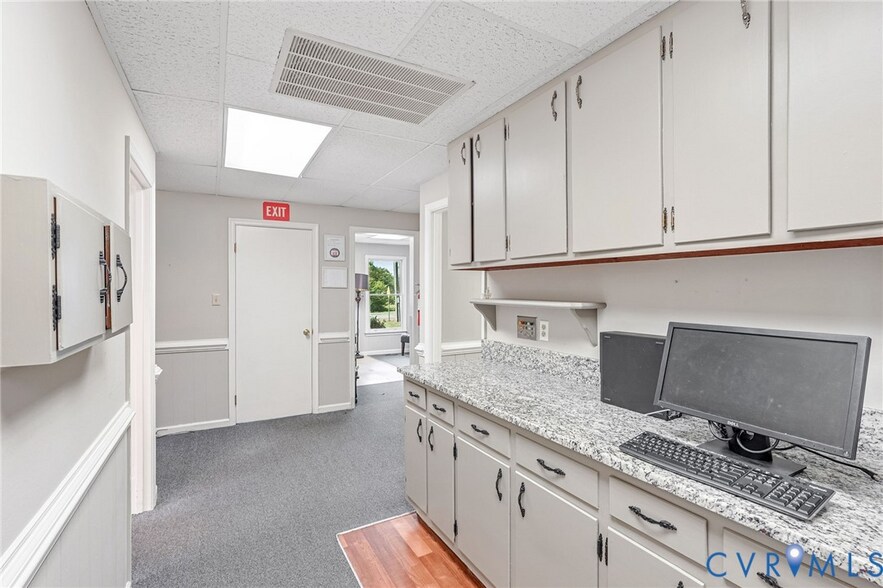 More Photos Of 10806 Rives Ave, Mc Kenney Medical For Sale