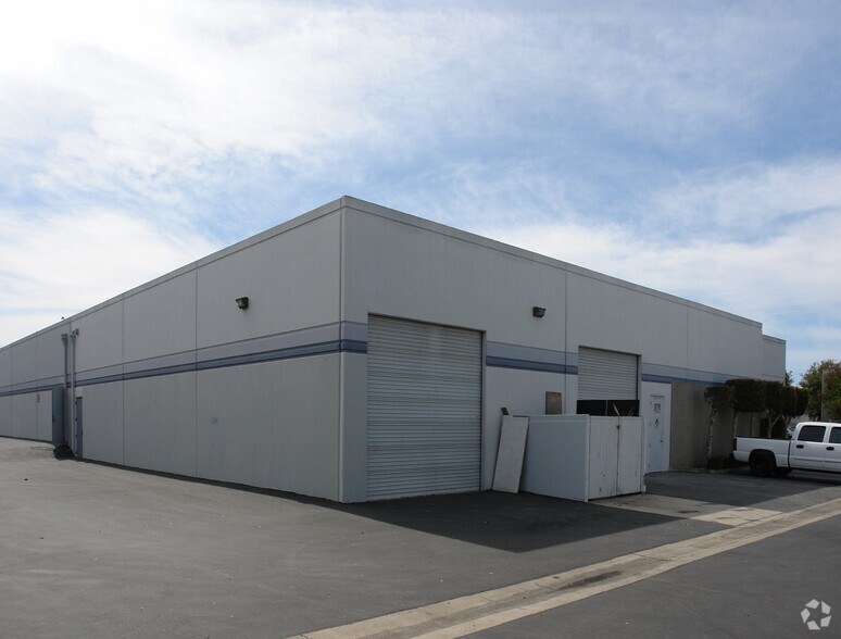 More Photos Of 17902 Georgetown Ln, Huntington Beach Warehouse For Lease