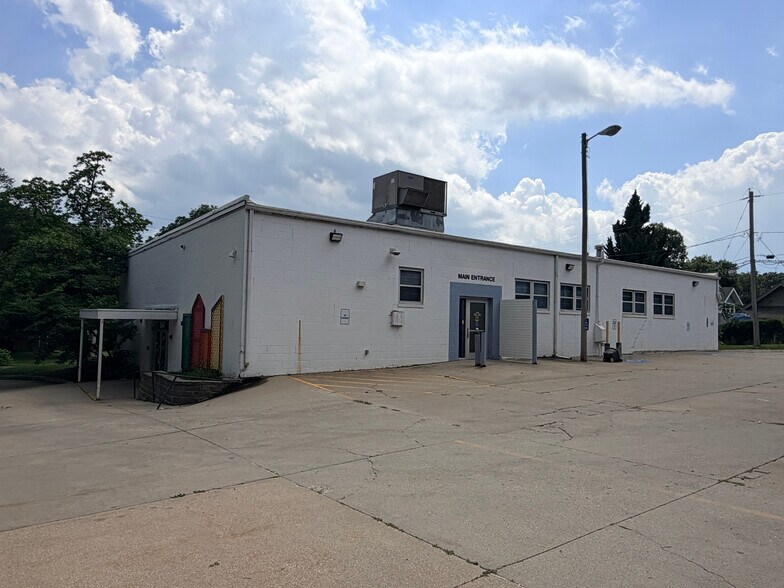 More Photos Of 644 24th St, Des Moines Specialty For Sale