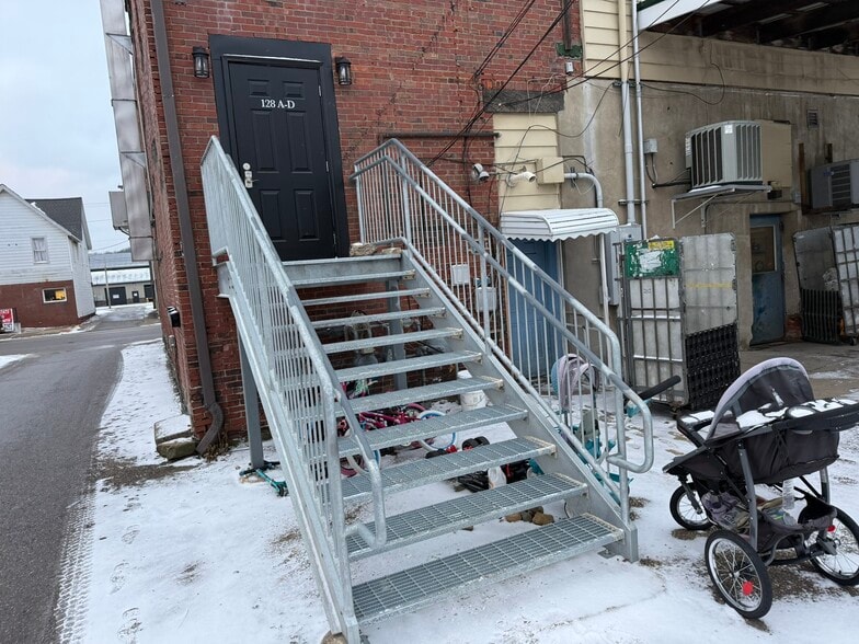 More Photos Of 120-126 N Wooster Ave, Strasburg Storefront Retail Residential For Sale