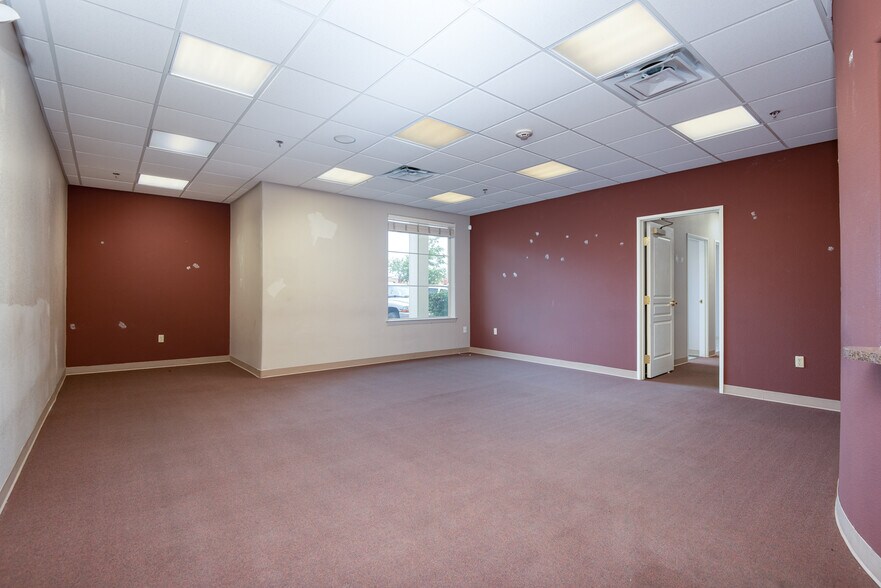 More Photos Of 5 Pine Cone Rd, Dayton Office For Sale