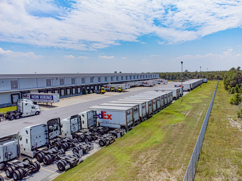 More Photos Of 300 Mossy Head Plaza Dr, Defuniak Springs Distribution For Sale