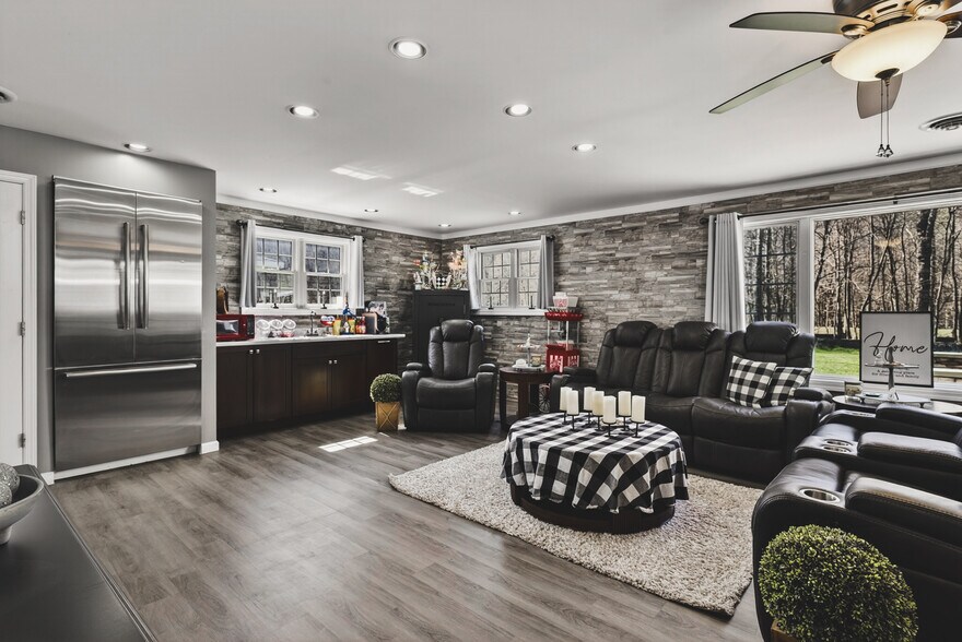 More Photos Of 690 Main St, Vintondale Loft Creative Space For Sale