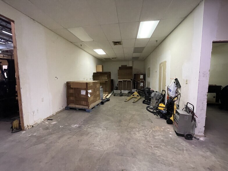 More Photos Of 2001 E Pass Rd, Gulfport Freestanding For Sale