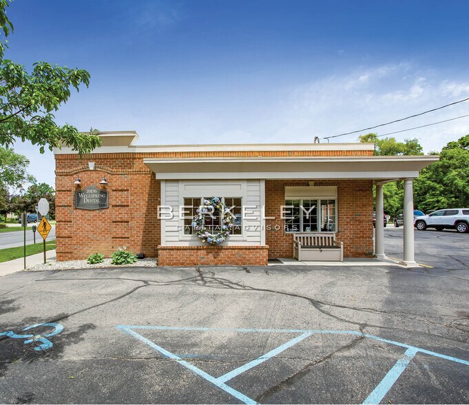 More Photos Of 20136 Mack Ave, Grosse Pointe Woods Medical For Lease