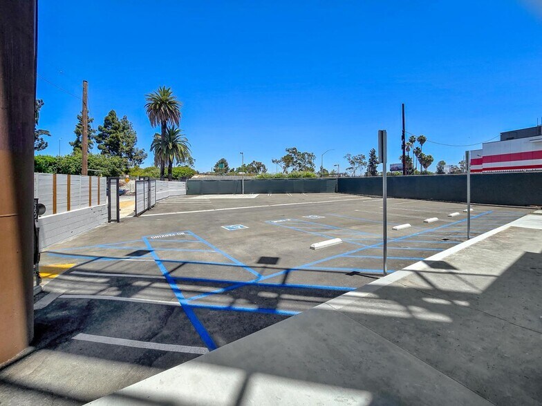 More Photos Of 5075 W Adams Blvd, Los Angeles Medical For Lease