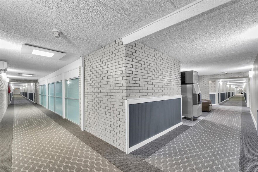 More Photos Of 1907 N Cunningham Ave, Urbana Hotel For Sale