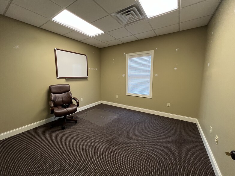 More Photos Of 1995 Skibo Rd, Fayetteville Office For Sale