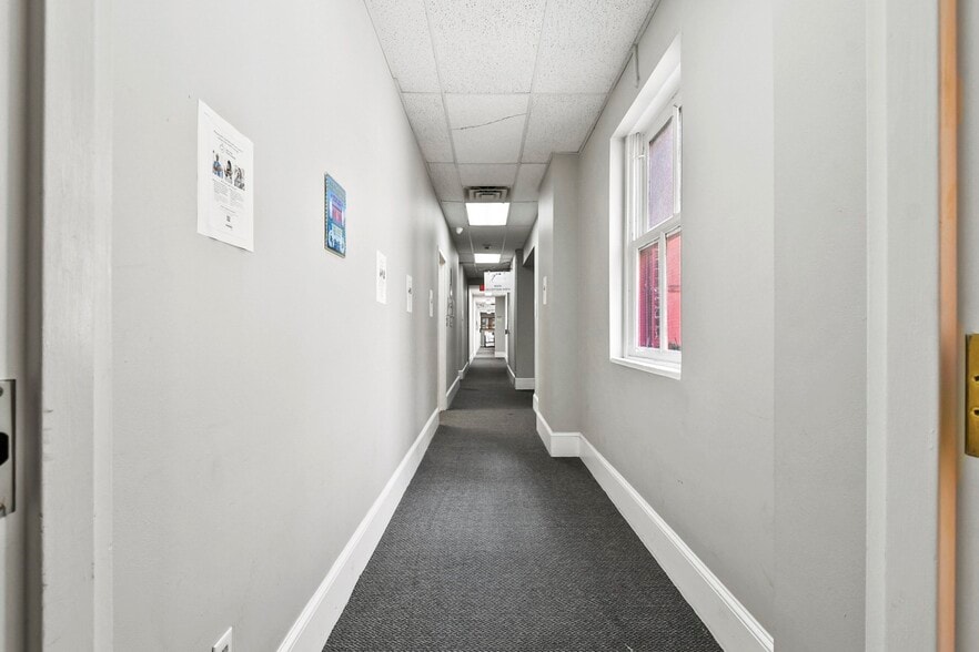 More Photos Of 5 Dover St, New Bedford Office For Lease