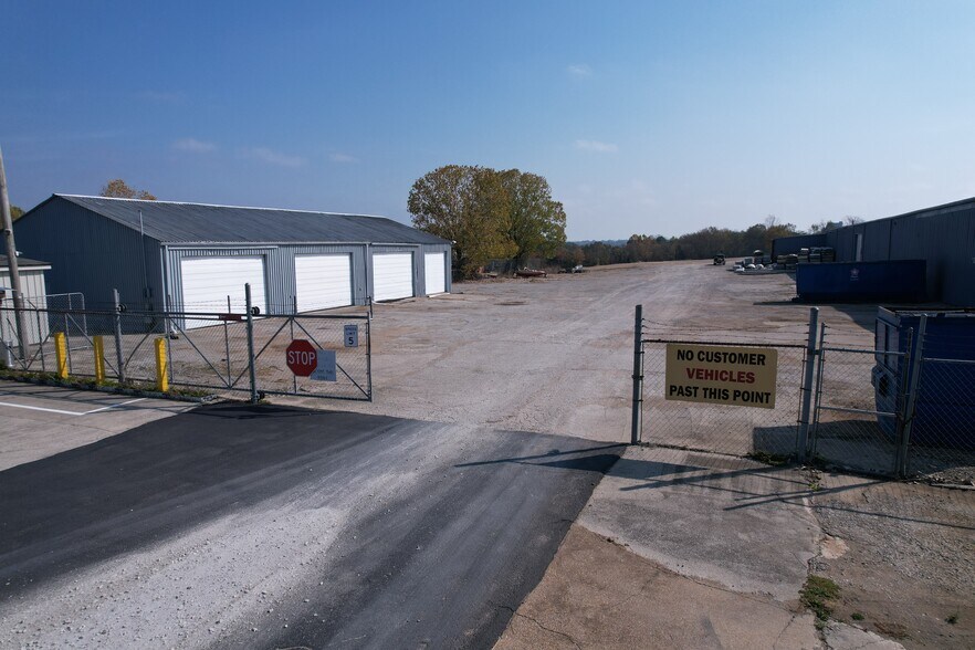More Photos Of 1230 Industrial Park Rd, Columbia Warehouse For Lease